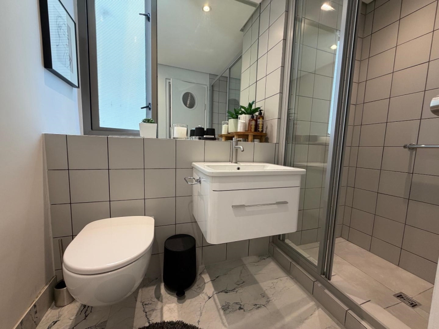 To Let 1 Bedroom Property for Rent in Sea Point Western Cape